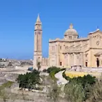 Shared Cauchi Corner House With Roof Pool And Pay Per Use Aircondition Privat bolig Għarb