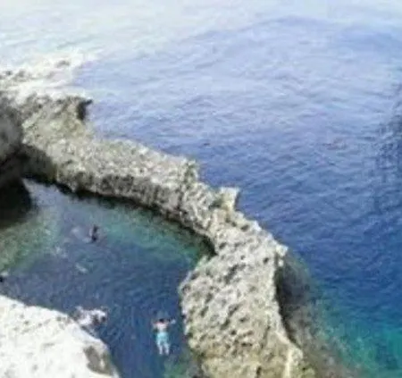 Shared Cauchi Corner House With Roof Pool And Pay Per Use Aircondition Rum i privatbostad Għarb