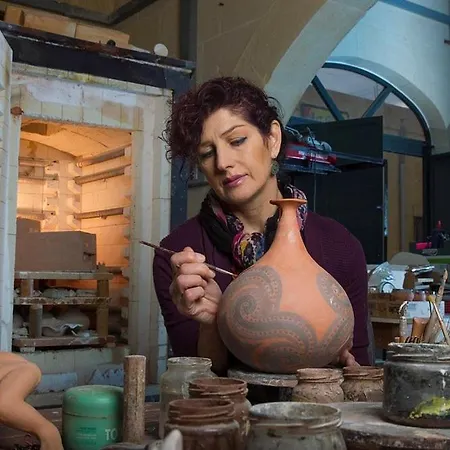 Rum i privatbostad Shared Cauchi Corner House With Roof Pool And Pay Per Use Aircondition *