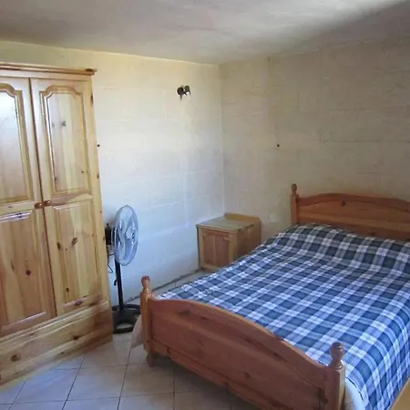 Alloggio in famiglia Shared Cauchi Corner House With Roof Pool