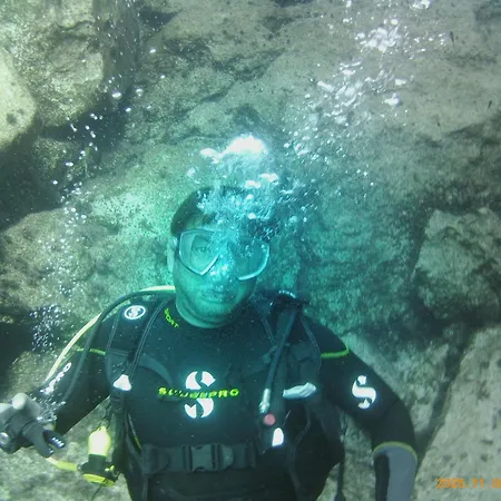 Shared Cauchi Corner House With Roof Pool And Pay Per Use Aircondition 홈스테이 가르브