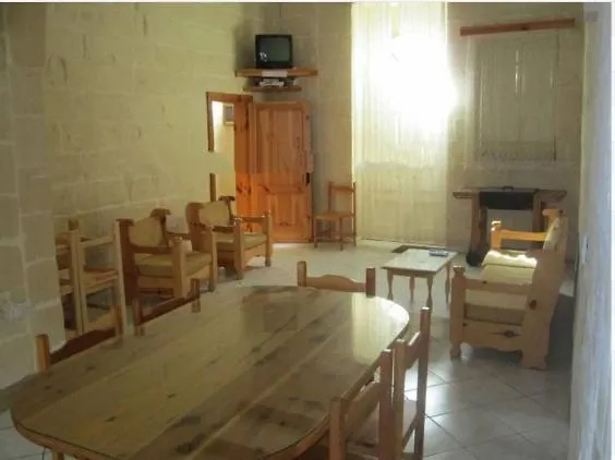 Shared Cauchi Corner House With Roof Pool And Pay Per Use Aircondition *