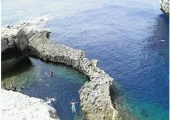 Shared Cauchi Corner House With Roof Pool And Pay Per Use Aircondition منزل للإقامة Għarb